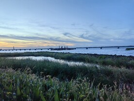 湖边晚霞湿地公园