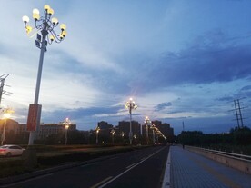 城市街道夜景晚霞