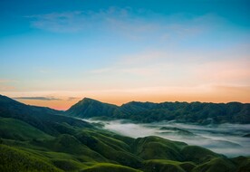 绿色山脉摄影