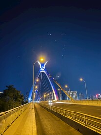 桥上夜色