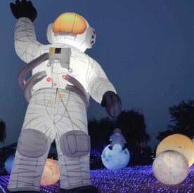 夜晚 宇航员 星球 灯光秀