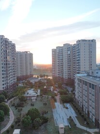 城市建筑日出