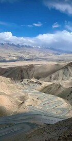 弯曲山路