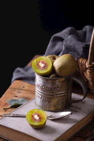 红心猕猴桃新鲜水果摄影图片