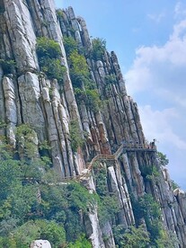 巍峨高山