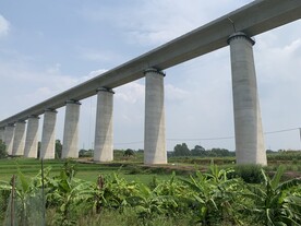 建设中的高铁桥面摄影