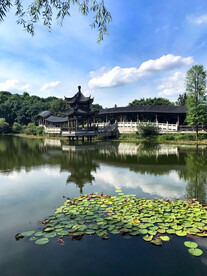 岳麓山穿石坡湖