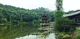 岳麓山穿石坡湖