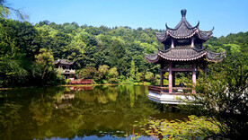 岳麓山穿石坡湖