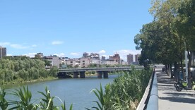 河边美景