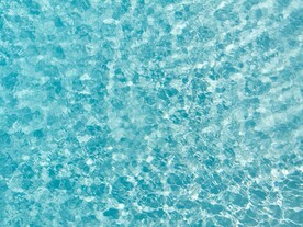 水 