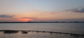 湖边日落风光