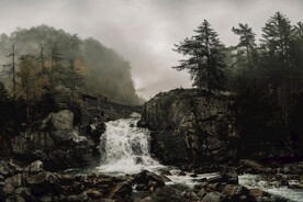 山月河流
