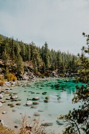 山间河流