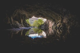 山洞