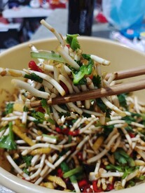 折耳根 