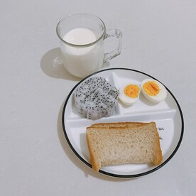 全麦面包牛奶