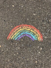 路上画彩虹