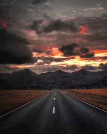 公路上的夕阳
