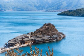 湖中小屋