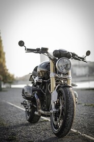 摩托车 