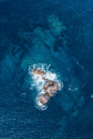 海中礁石