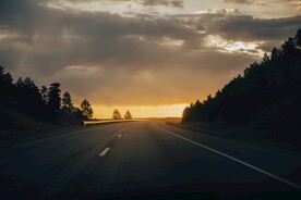 夕阳下的公路
