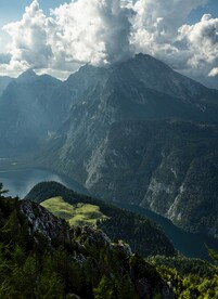 高山河流
