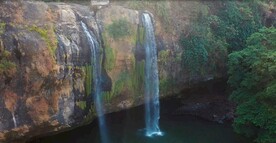 山水瀑布