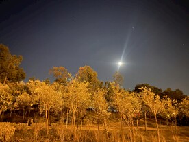 远处月亮 夜色