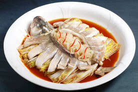 萝卜蒸鲈鱼