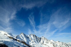 蓝天雪山