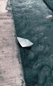 漂流的纸船
