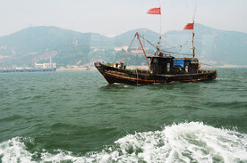海边船