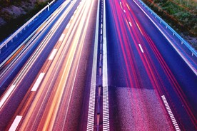 公路拖影