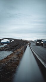 公路上的车