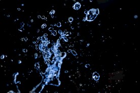 水珠泼洒