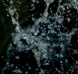 水花四溅