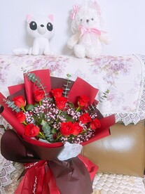 鲜花与玩偶