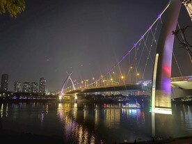 桥边夜景