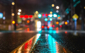 夜晚城市灯火光斑地面反光倒影