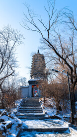 辽宁抚顺高尔山通往塔院的山路