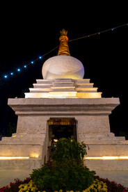 西藏拉萨布达拉宫广场夜景白塔