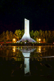 西藏拉萨布达拉宫和平解放纪念碑