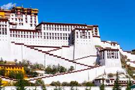 西藏拉萨布达拉宫一侧