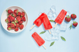 四个草莓冰淇淋