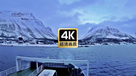 湖面上行驶的船舶