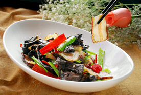 虎掌菌炒腊肉