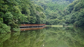山里的湖泊