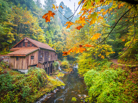 华盛顿州的雪松溪磨坊